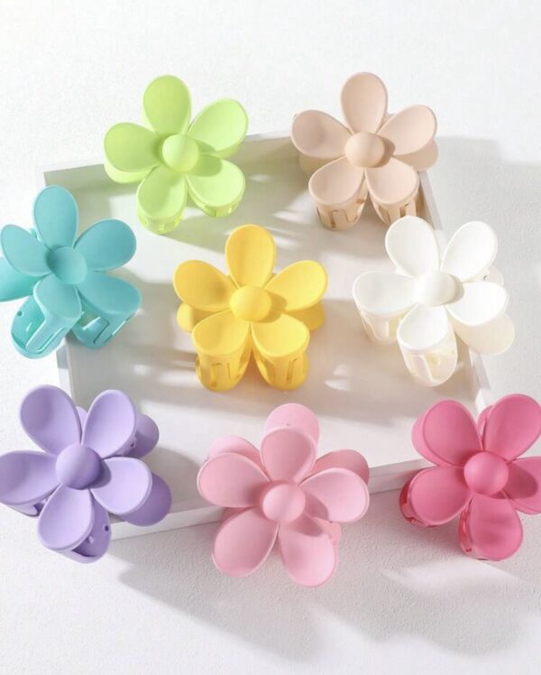 Flower Retro Hair Clip - Image 3